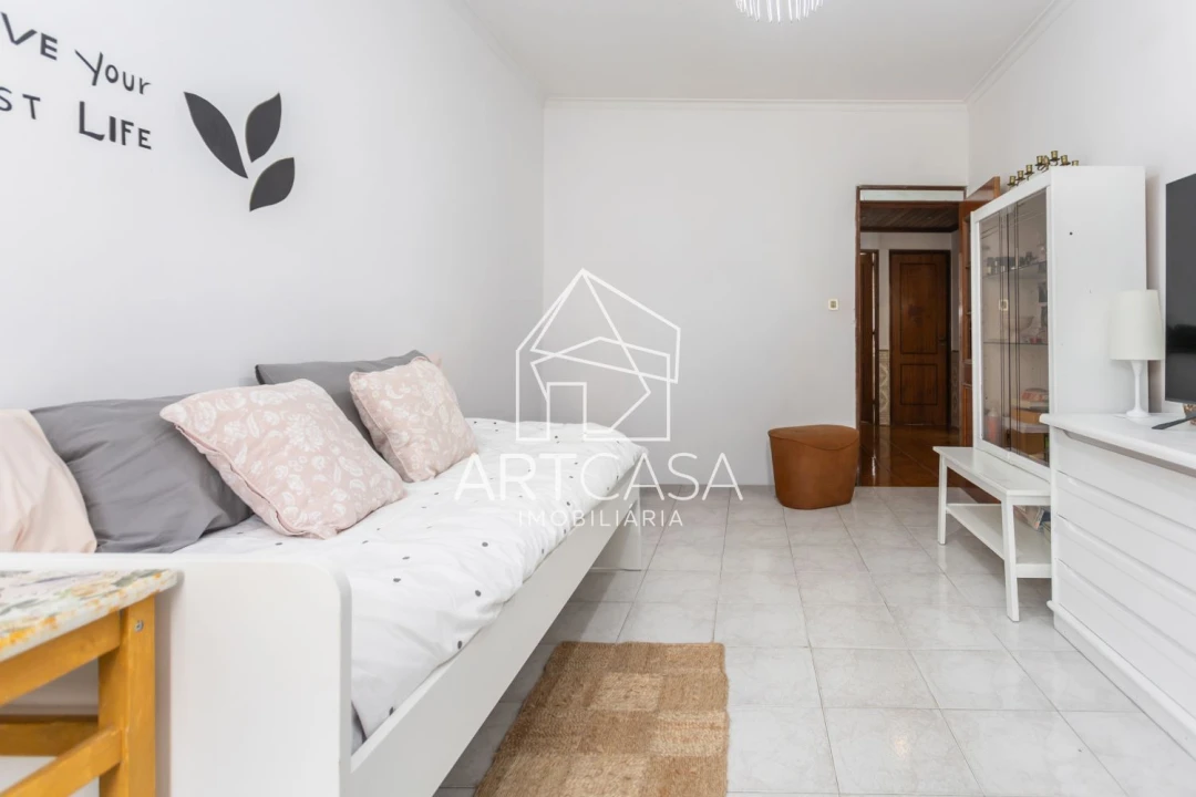 Apartamento T2 para Venda em Algés, Linda-A-Velha e Cruz Quebrada-Dafundo Foto 2