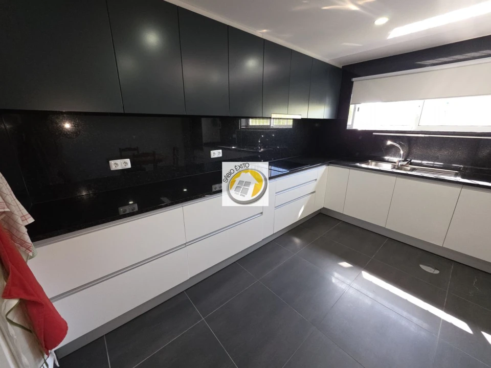 Moradia T4 para Venda em Lourosa Foto 2