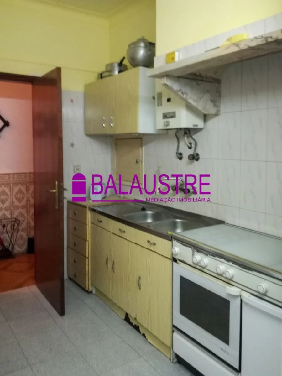 Apartamento T2 para Venda em Queluz e Belas Foto 5
