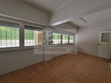 Loja para Arrendamento em Benfica