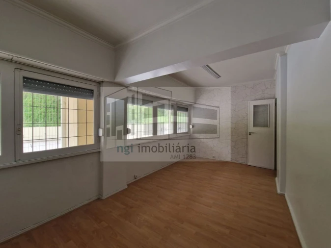 Loja para Arrendamento em Benfica