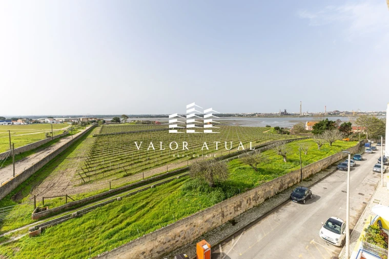 Apartamento T3 para Venda em Palhais e Coina Foto 1