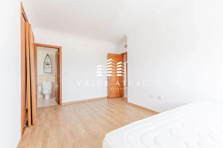 Apartamento T3 para Venda em Palhais e Coina Foto 15