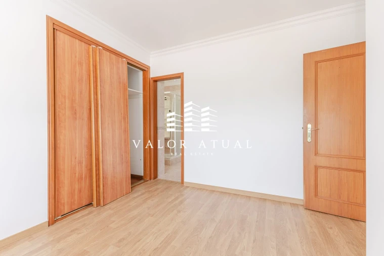 Apartamento T3 para Venda em Palhais e Coina Foto 14