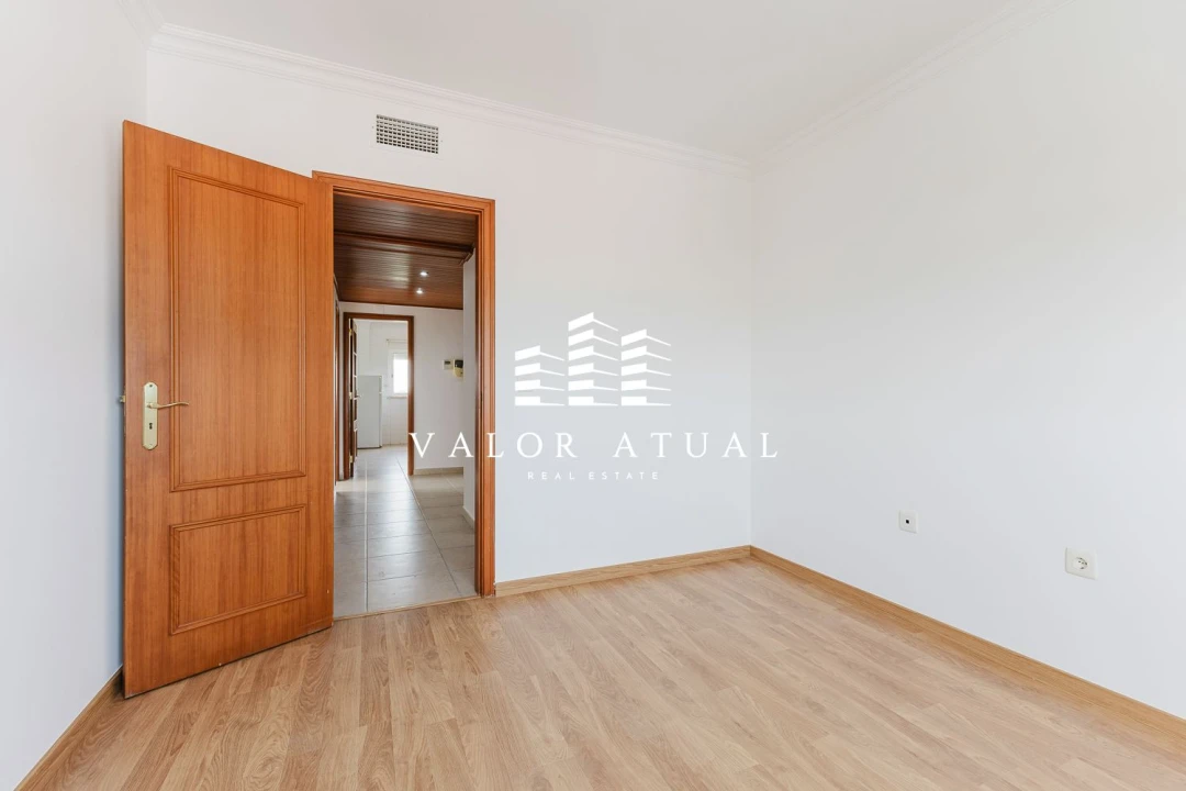 Apartamento T3 para Venda em Palhais e Coina Foto 18