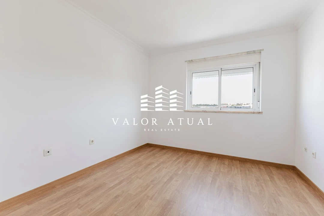 Apartamento T3 para Venda em Palhais e Coina Foto 19