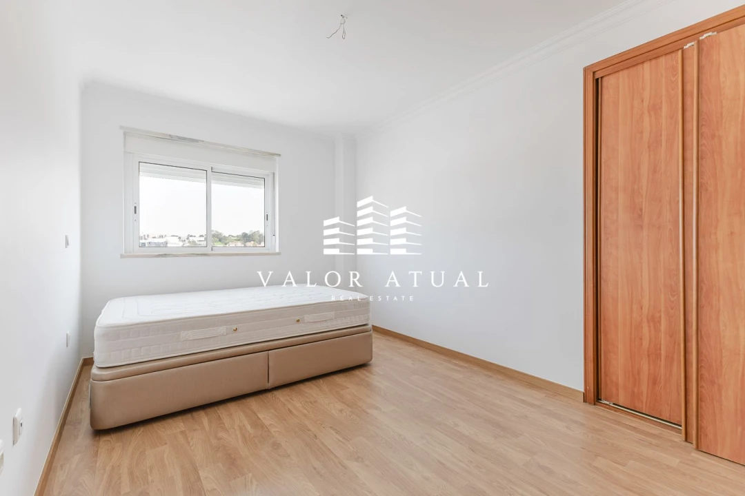 Apartamento T3 para Venda em Palhais e Coina Foto 13