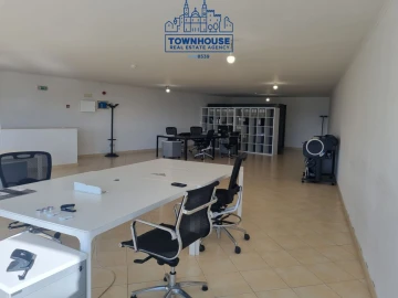 Loja para Arrendamento em Ajuda