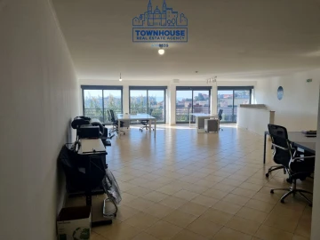 Loja para Arrendamento em Ajuda