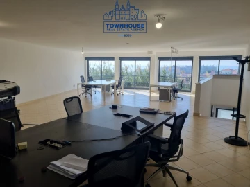 Loja para Arrendamento em Ajuda