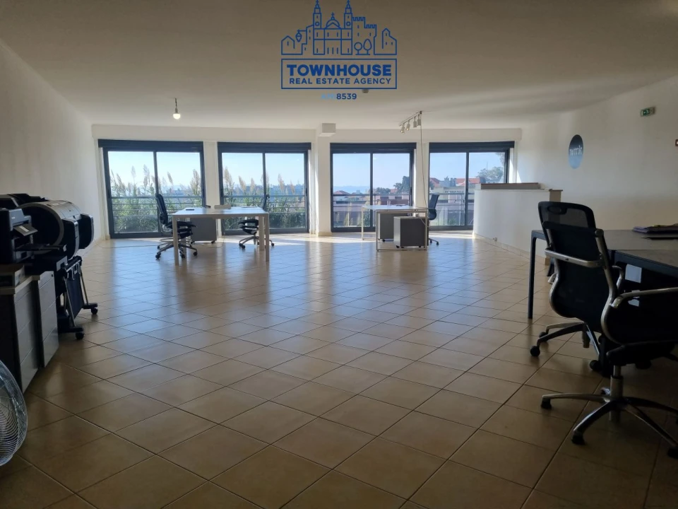 Loja para Arrendamento em Ajuda Foto 3