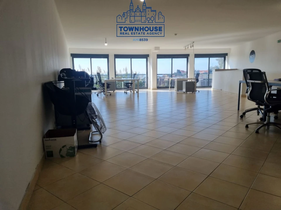 Loja para Arrendamento em Ajuda Foto 7