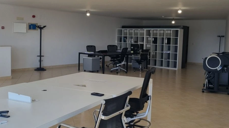 Loja para Arrendamento em Ajuda