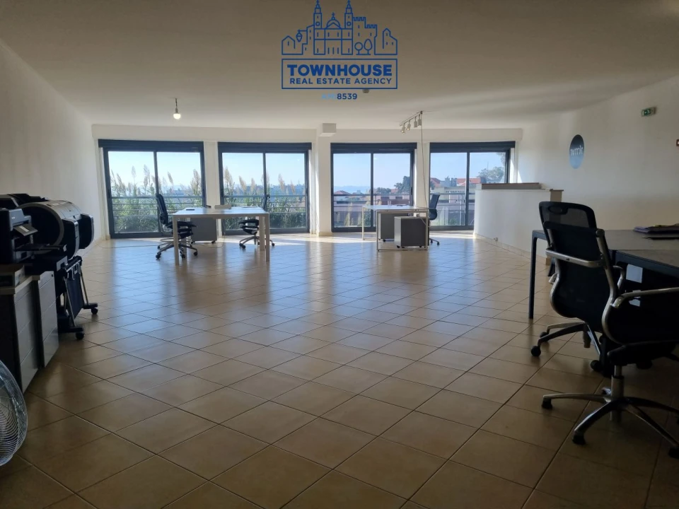 Loja para Arrendamento em Ajuda Foto 3