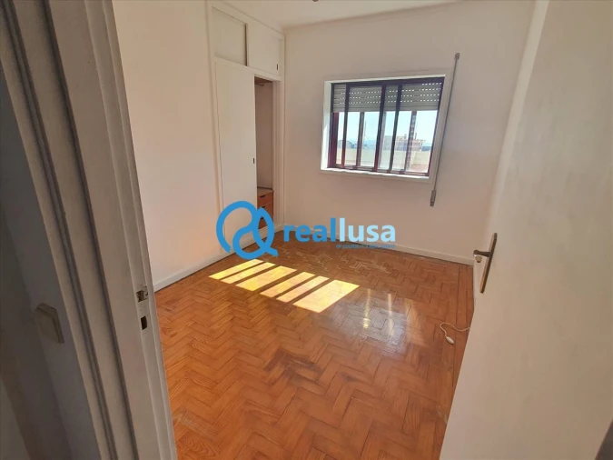 Apartamento T3 para Venda em Vilar de Andorinho Foto 9