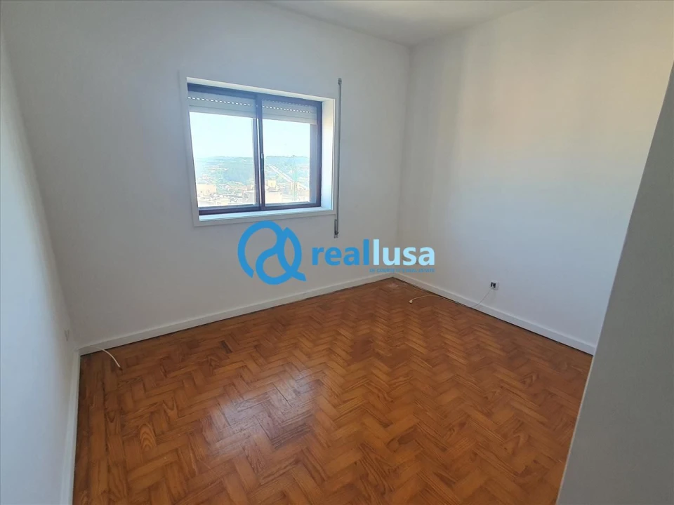 Apartamento T3 para Venda em Vilar de Andorinho Foto 5