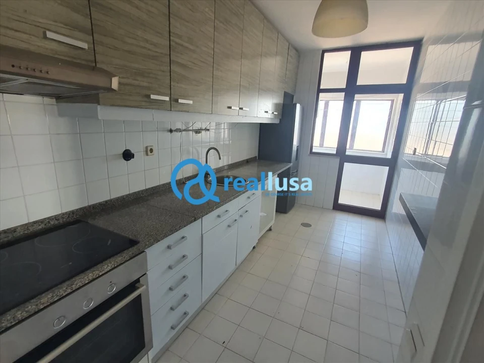 Apartamento T3 para Venda em Vilar de Andorinho Foto 2