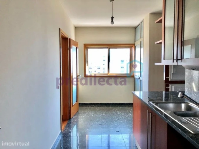 Apartamento T2 para Arrendamento em Paranhos Foto 3