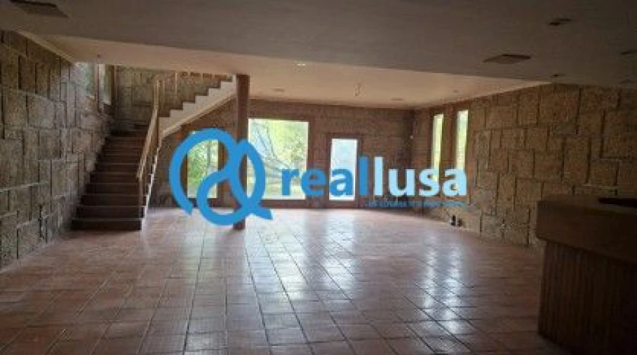 Moradia T8 para Venda em Azurem Foto 4