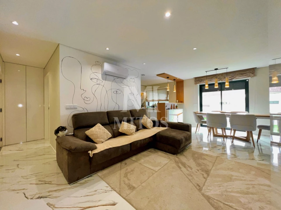 Moradia T3 para Venda em Mazarefes e Vila Fria Foto 1