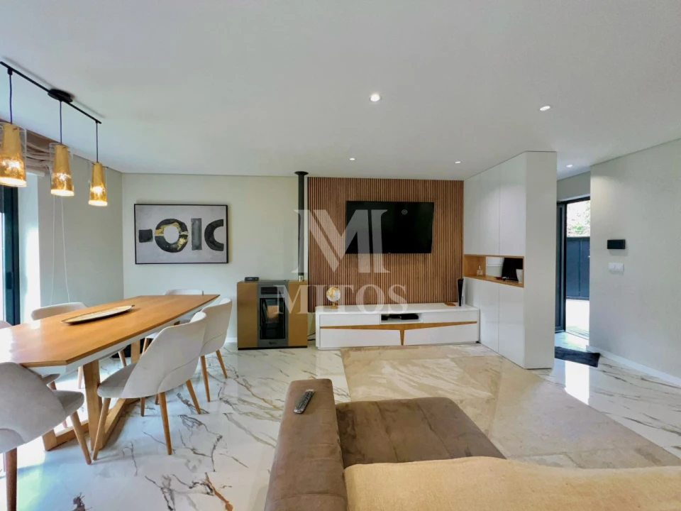 Moradia T3 para Venda em Mazarefes e Vila Fria Foto 2