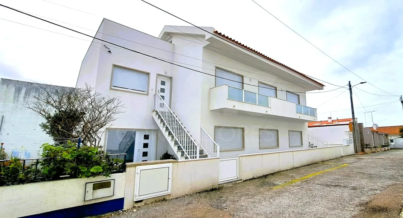 Apartamento T1 para Venda em São Martinho do Porto Foto 1