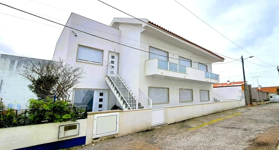 Apartamento T1 para Venda em São Martinho do Porto Foto 1