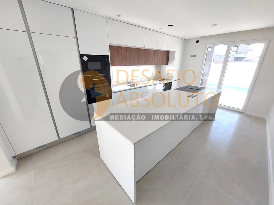 Moradia T4 para Venda em Fernao Ferro Foto 5