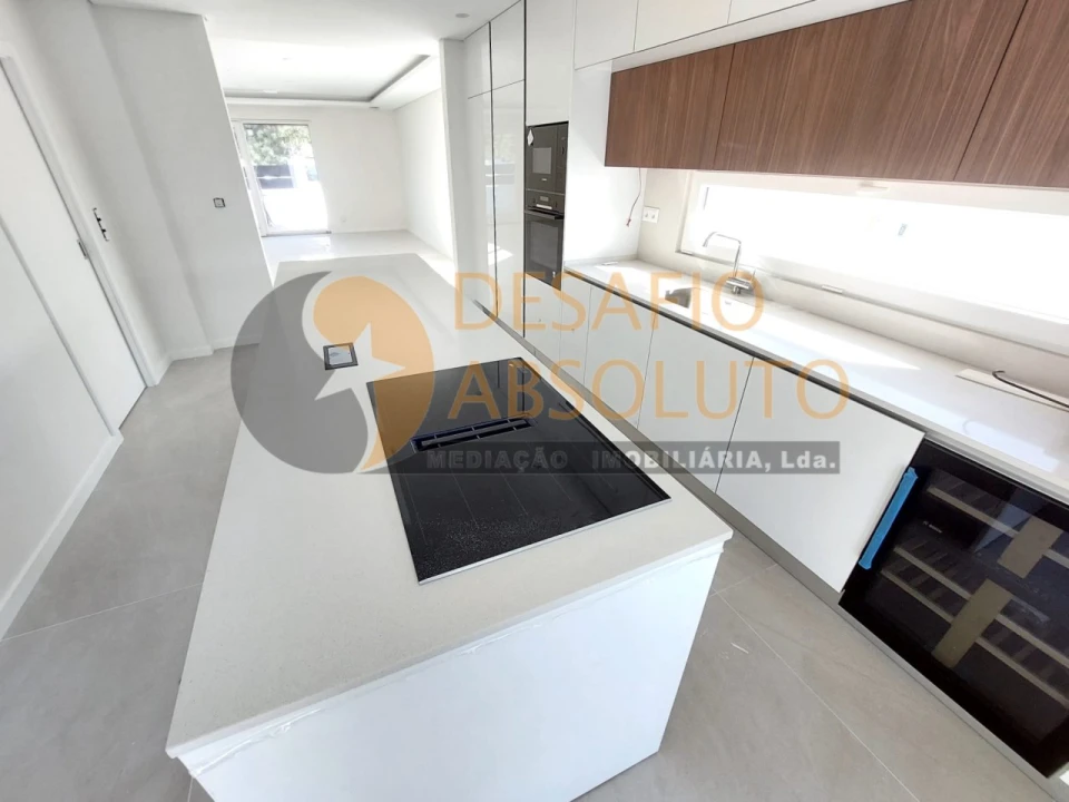 Moradia T4 para Venda em Fernao Ferro Foto 6