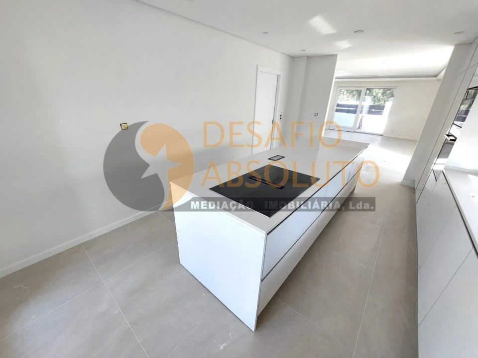 Moradia T4 para Venda em Fernao Ferro Foto 7