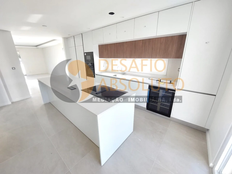 Moradia T4 para Venda em Fernao Ferro Foto 9