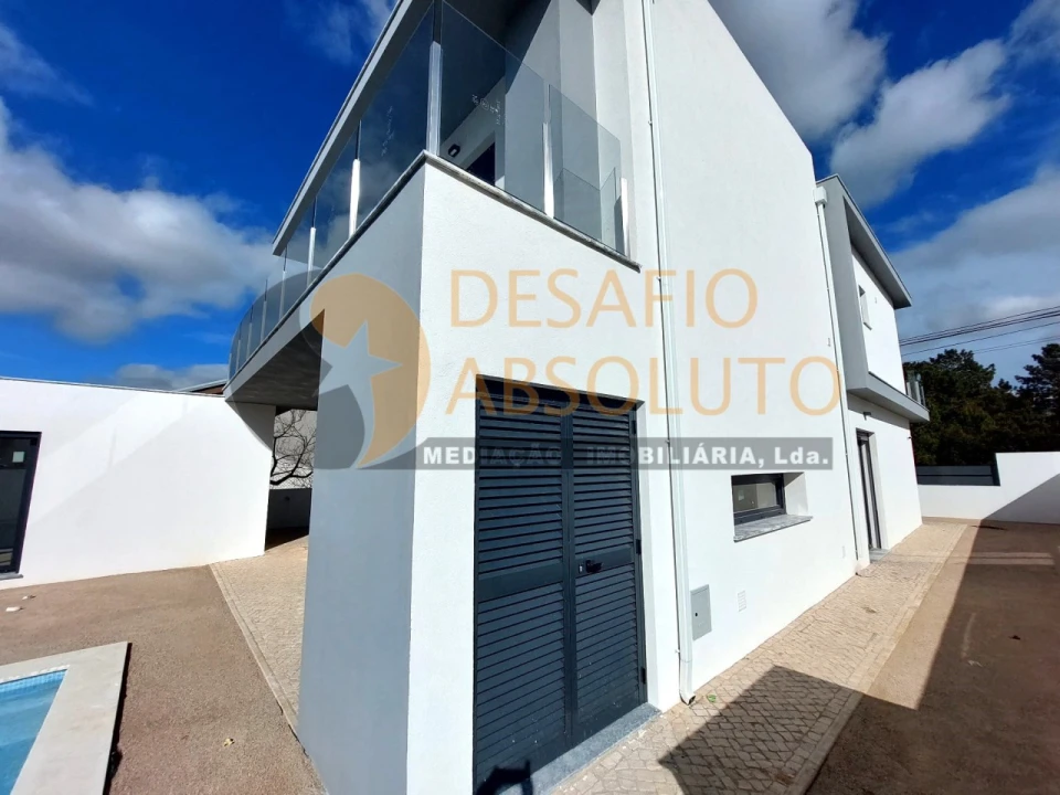 Moradia T4 para Venda em Fernao Ferro Foto 47