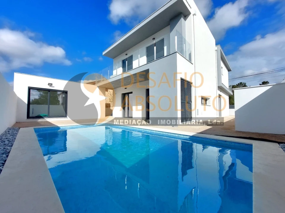 Moradia T4 para Venda em Fernao Ferro Foto 1