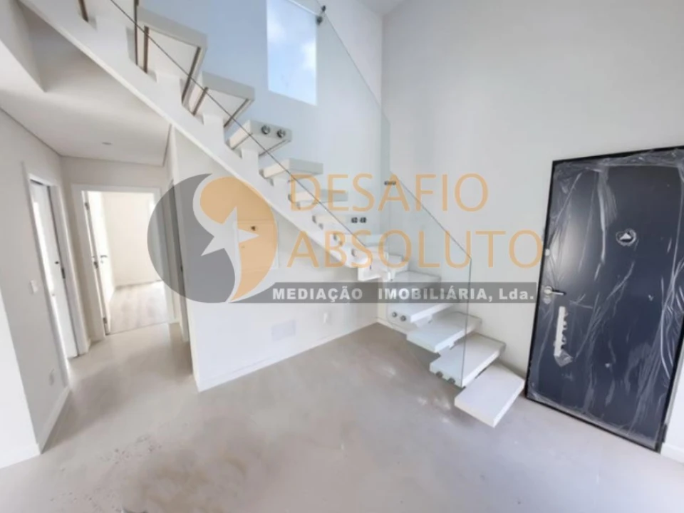 Moradia T4 para Venda em Fernao Ferro Foto 3