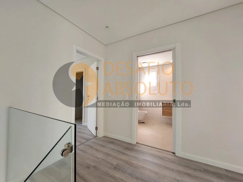 Moradia T4 para Venda em Fernao Ferro Foto 18