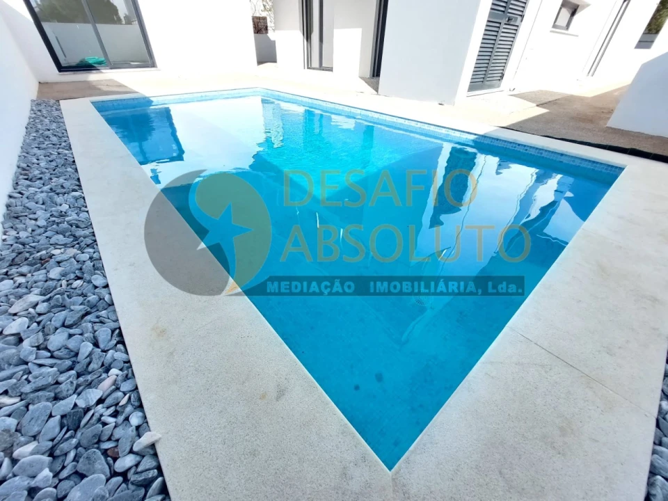 Moradia T4 para Venda em Fernao Ferro Foto 42