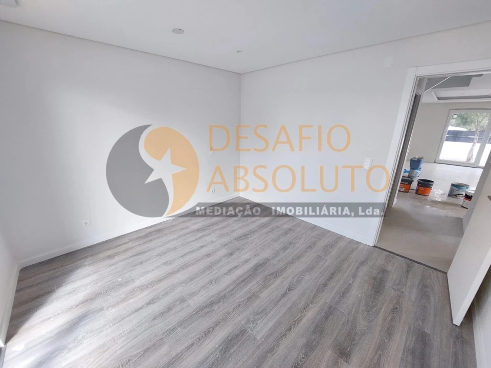 Moradia T4 para Venda em Fernao Ferro Foto 16