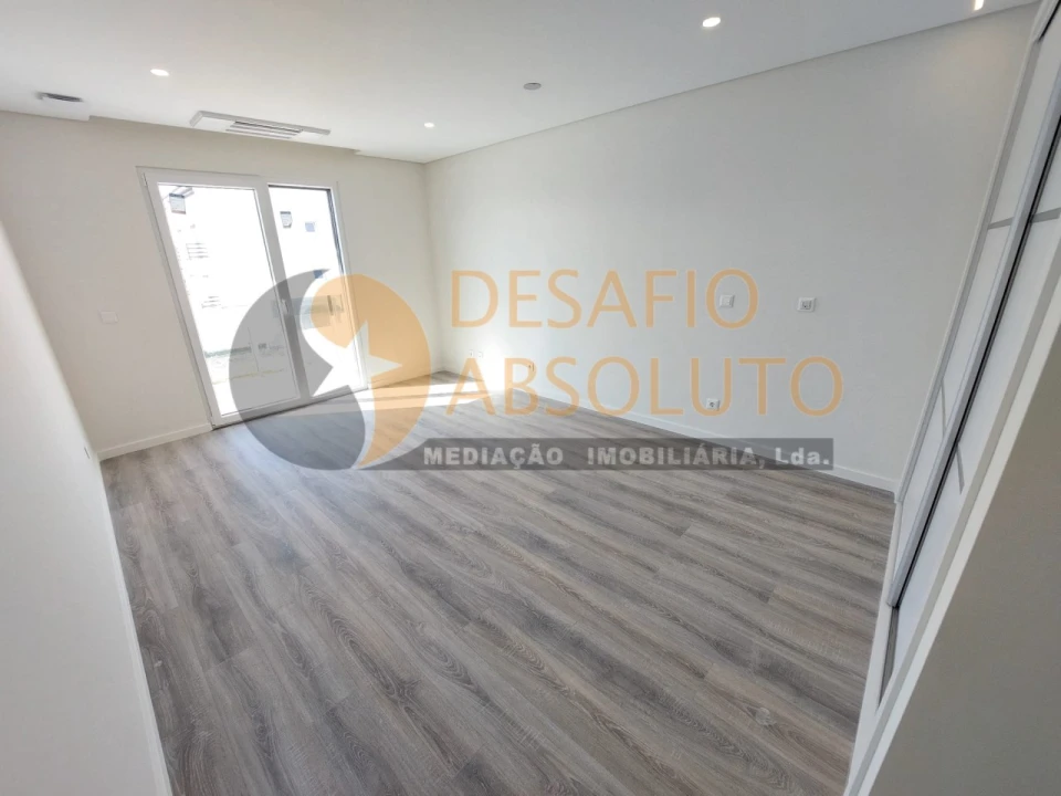 Moradia T4 para Venda em Fernao Ferro Foto 28