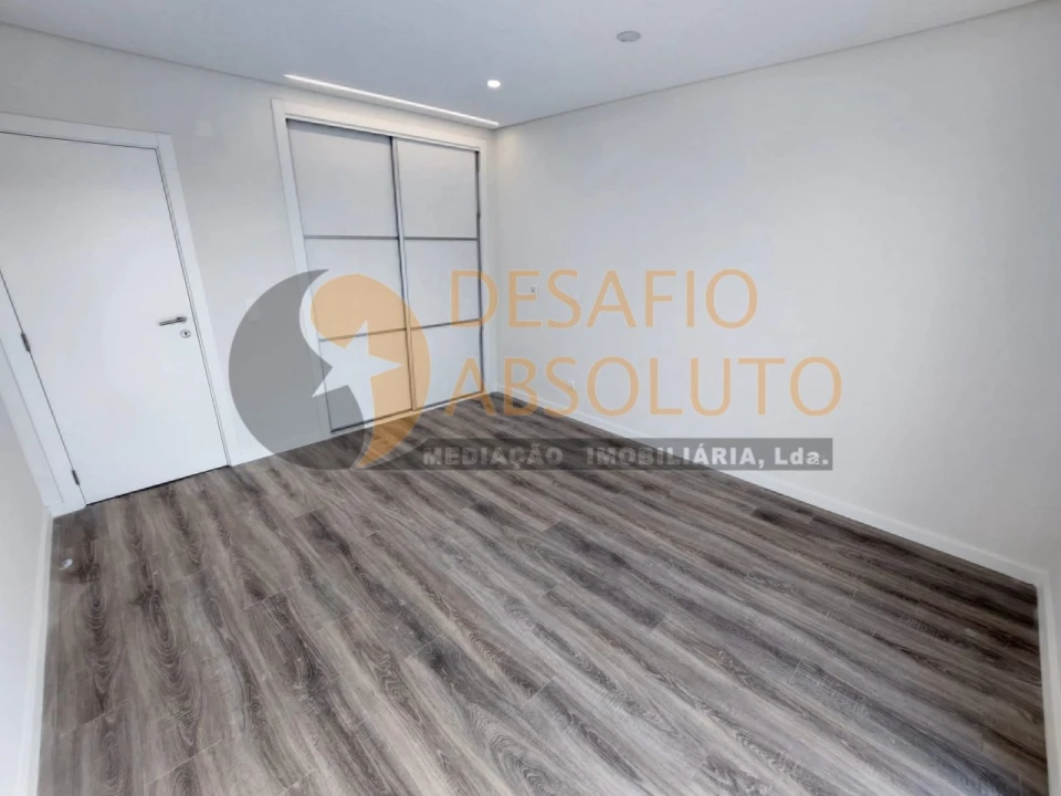 Moradia T4 para Venda em Fernao Ferro Foto 30