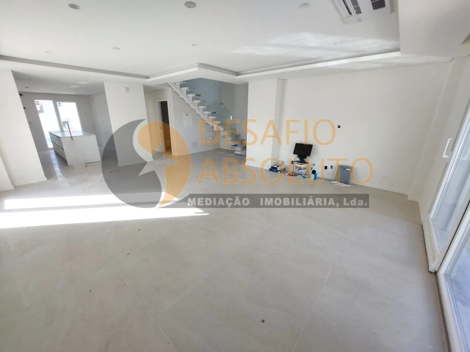 Moradia T4 para Venda em Fernao Ferro Foto 12