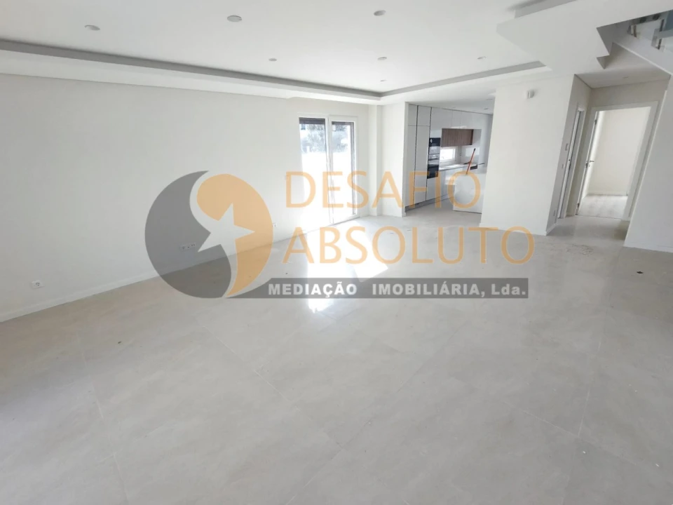 Moradia T4 para Venda em Fernao Ferro Foto 13