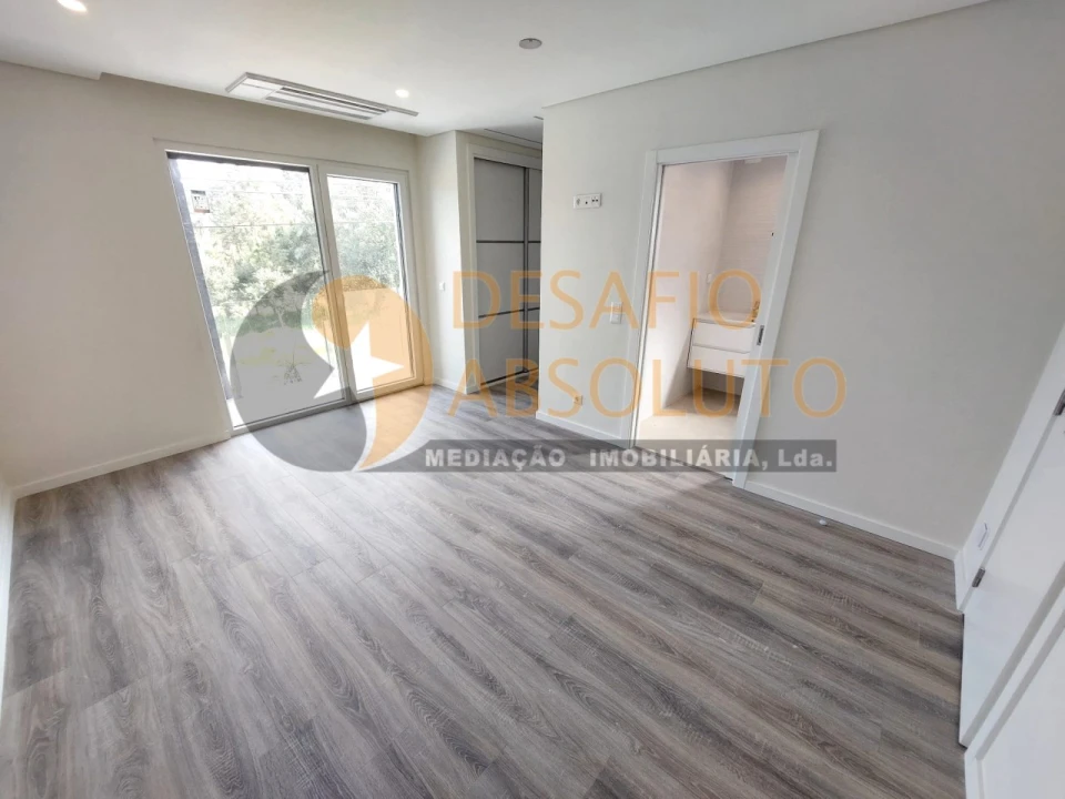 Moradia T4 para Venda em Fernao Ferro Foto 23