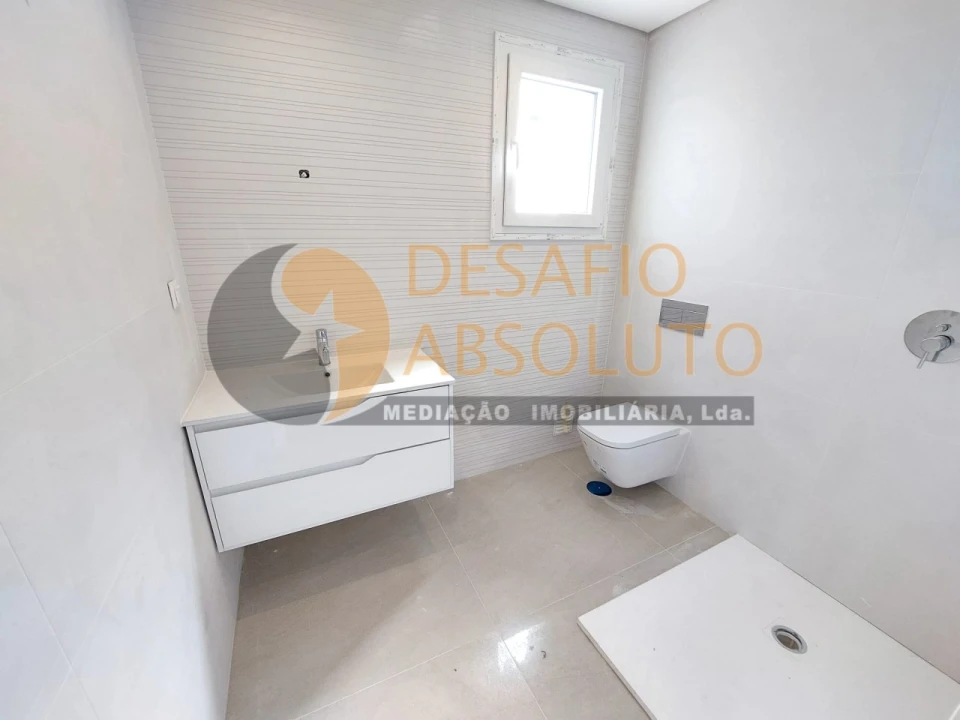 Moradia T4 para Venda em Fernao Ferro Foto 26