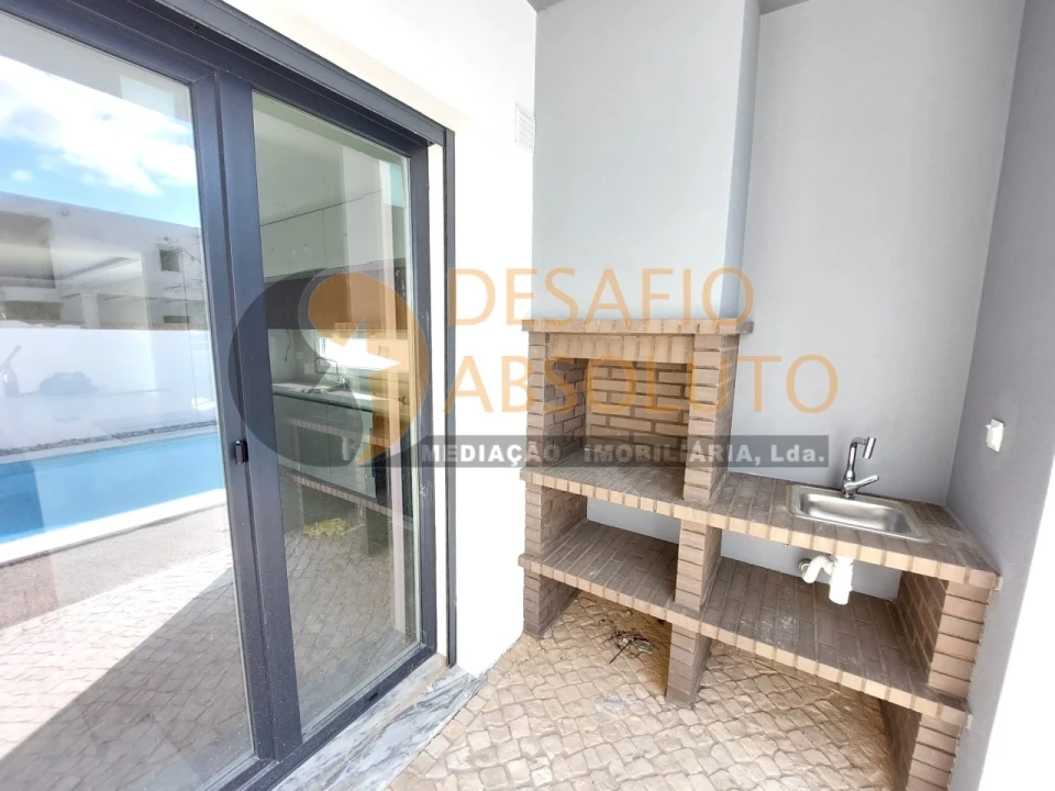 Moradia T4 para Venda em Fernao Ferro Foto 38