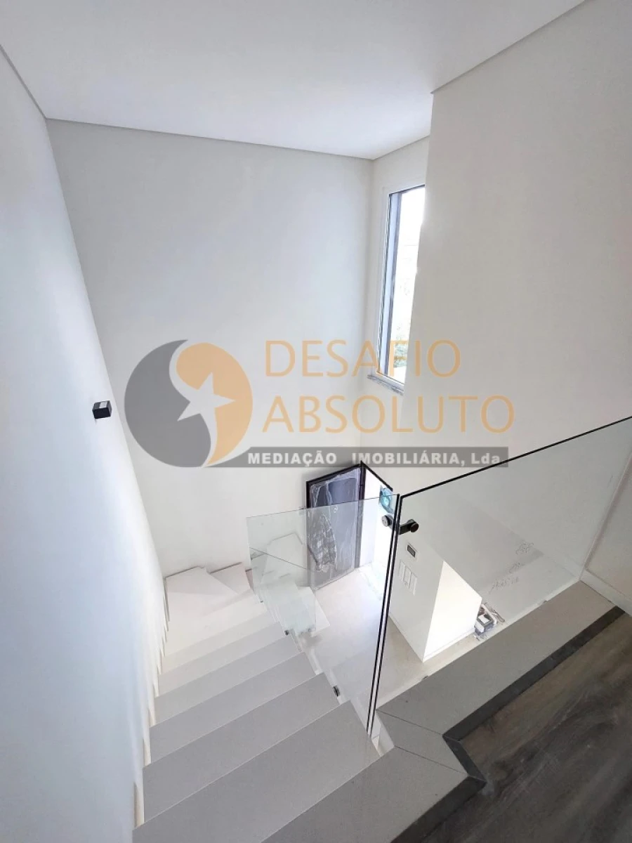 Moradia T4 para Venda em Fernao Ferro Foto 19