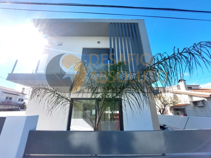 Moradia T4 para Venda em Fernao Ferro Foto 44