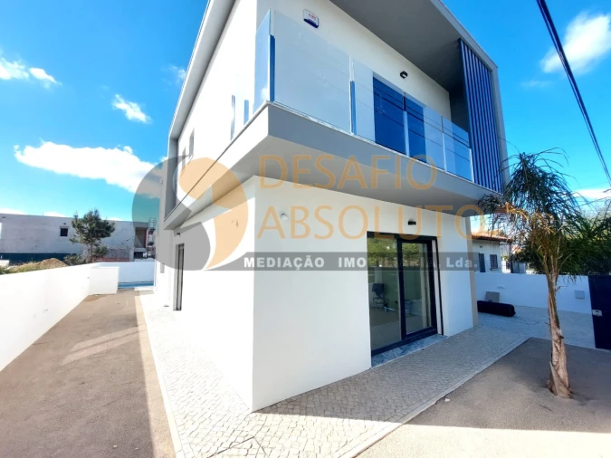 Moradia T4 para Venda em Fernao Ferro Foto 46