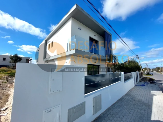 Moradia T4 para Venda em Fernao Ferro Foto 48