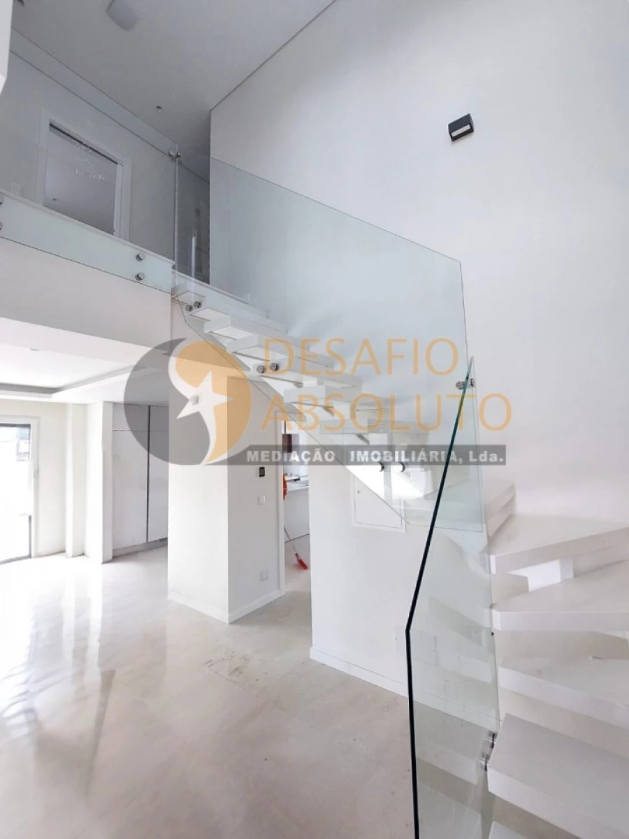 Moradia T4 para Venda em Fernao Ferro Foto 4