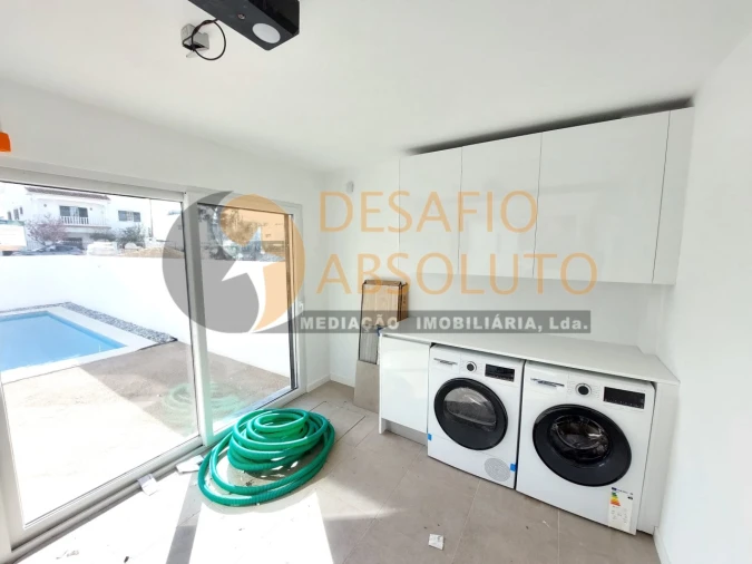 Moradia T4 para Venda em Fernao Ferro Foto 37